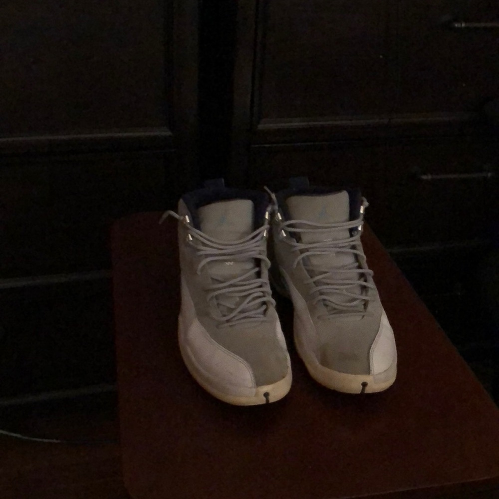 Air Jordan 12 university blue